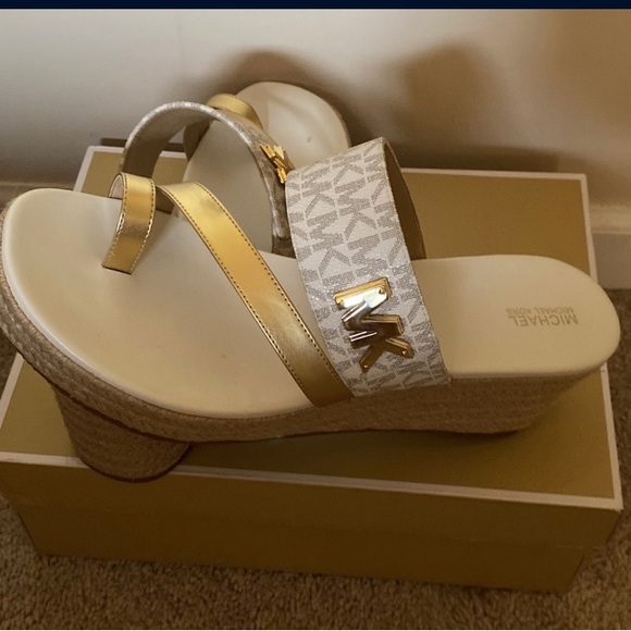 Michael Kors Sandals, size 10, never worn - Picture 2 of 2